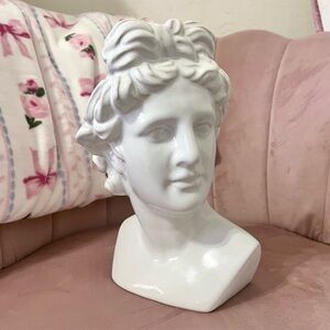 Hobby Lobby Facile Head Bust Glossy White Ceramic planter Open Top Table Decor